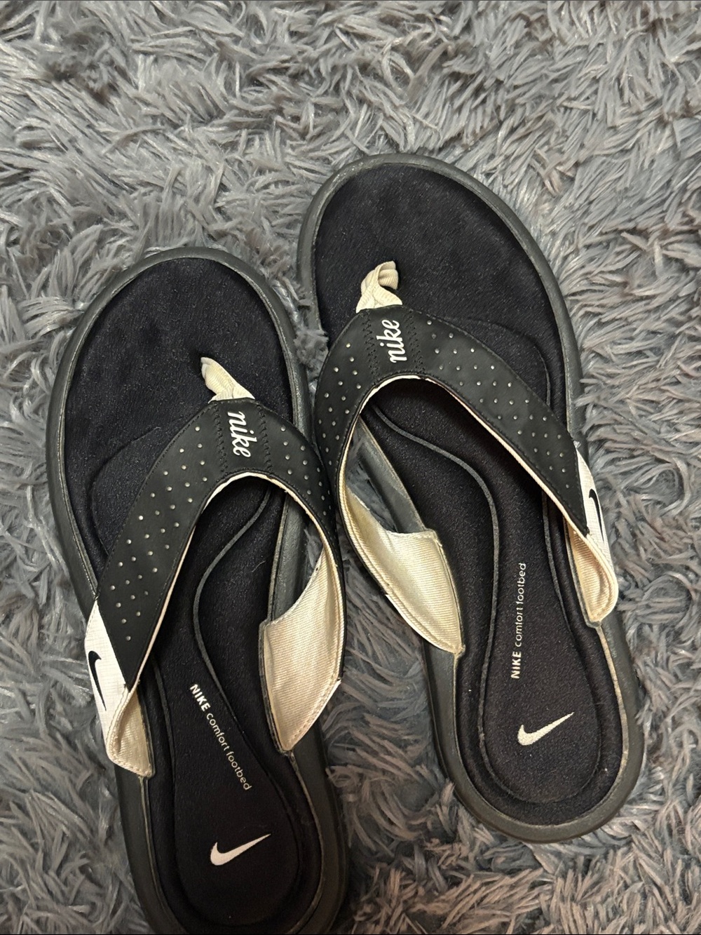 WW well worn Nike Women's Black and Silver Thong Sandals